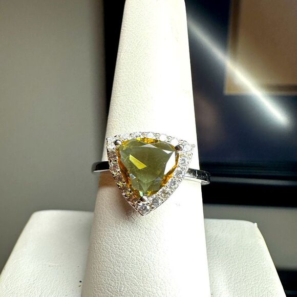 NWT Color Changing, Trillion Cut Zultanite w/ halo of cz diamonds in 925 ring! - Picture 1 of 9